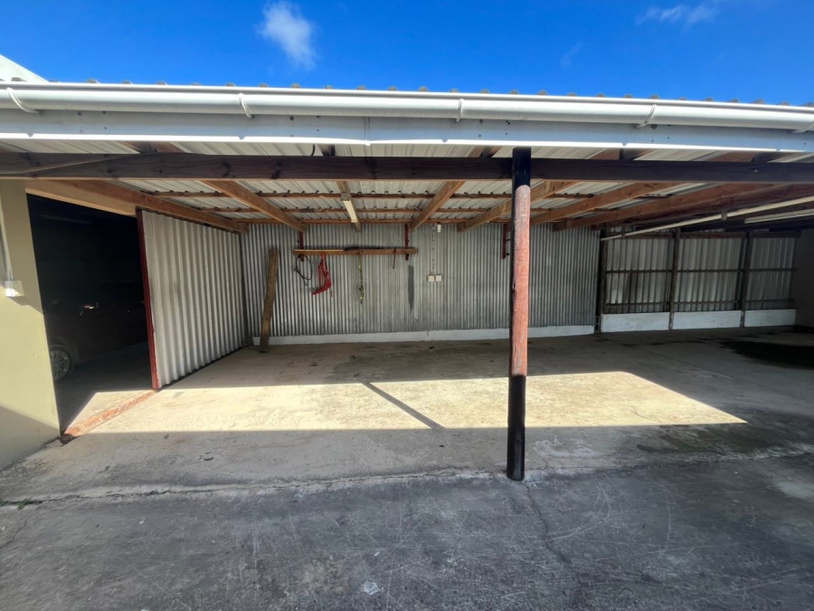  Bedroom Property for Sale in Cove Ridge East Eastern Cape